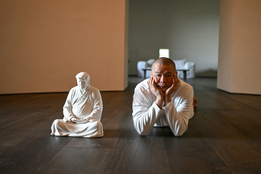 Estatuas de Trump con la pose de Buda triunfan en China - SWI swissinfo.ch