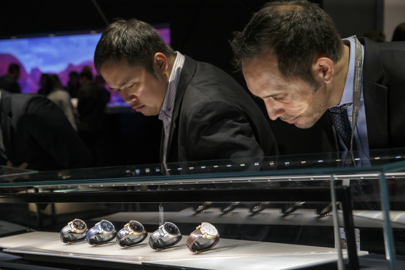Visitors look watchs at the Audemars Piguet booth, during the first day of the 29th edition of the Salon International de la Haute Horlogerie, SIHH, in Geneva, Switzerland, Monday, January 14, 2019. (KEYSTONE/Salvatore Di Nolfi)