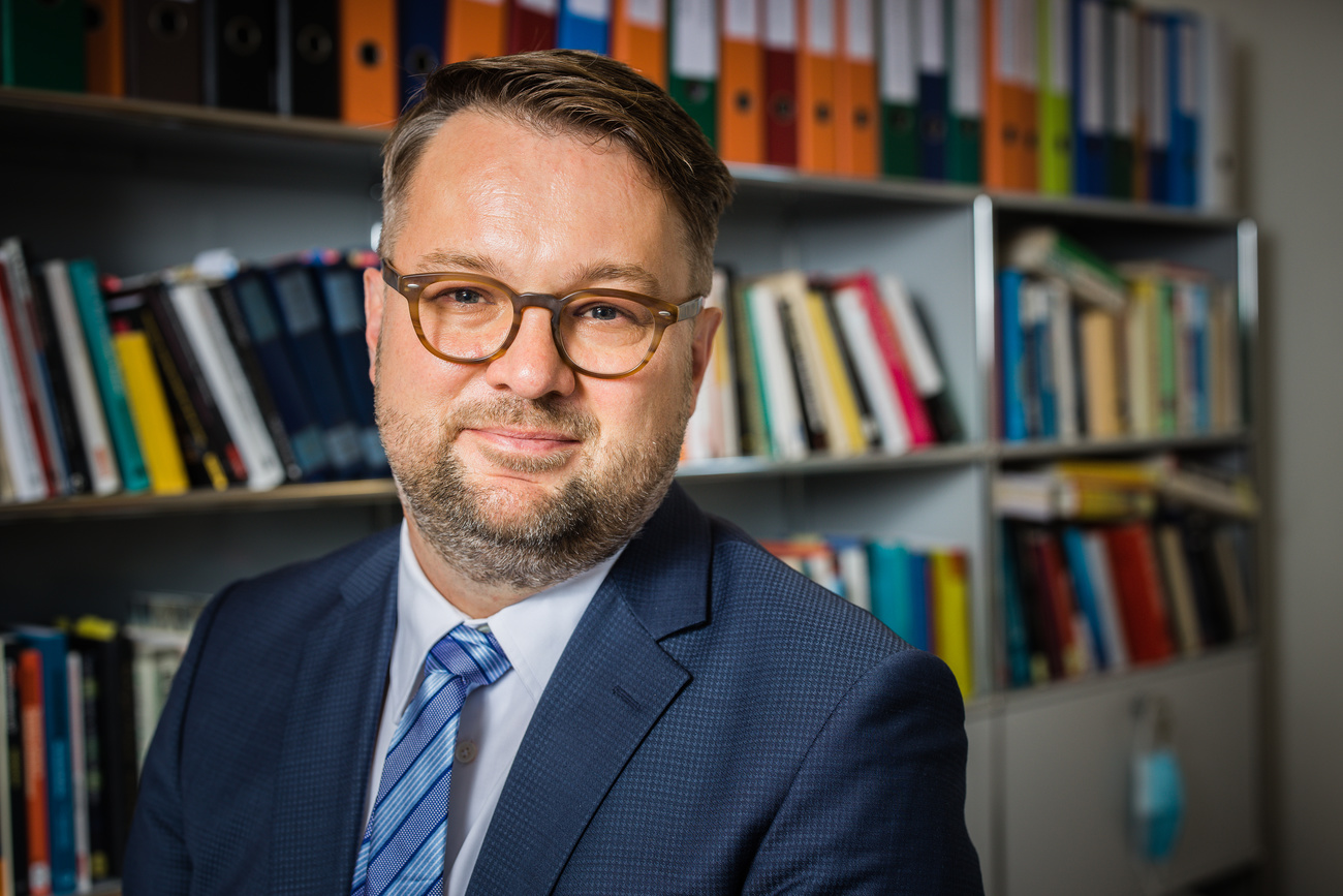 社会学家奥利弗·纳赫特韦是巴塞尔大学社会结构分析教授。