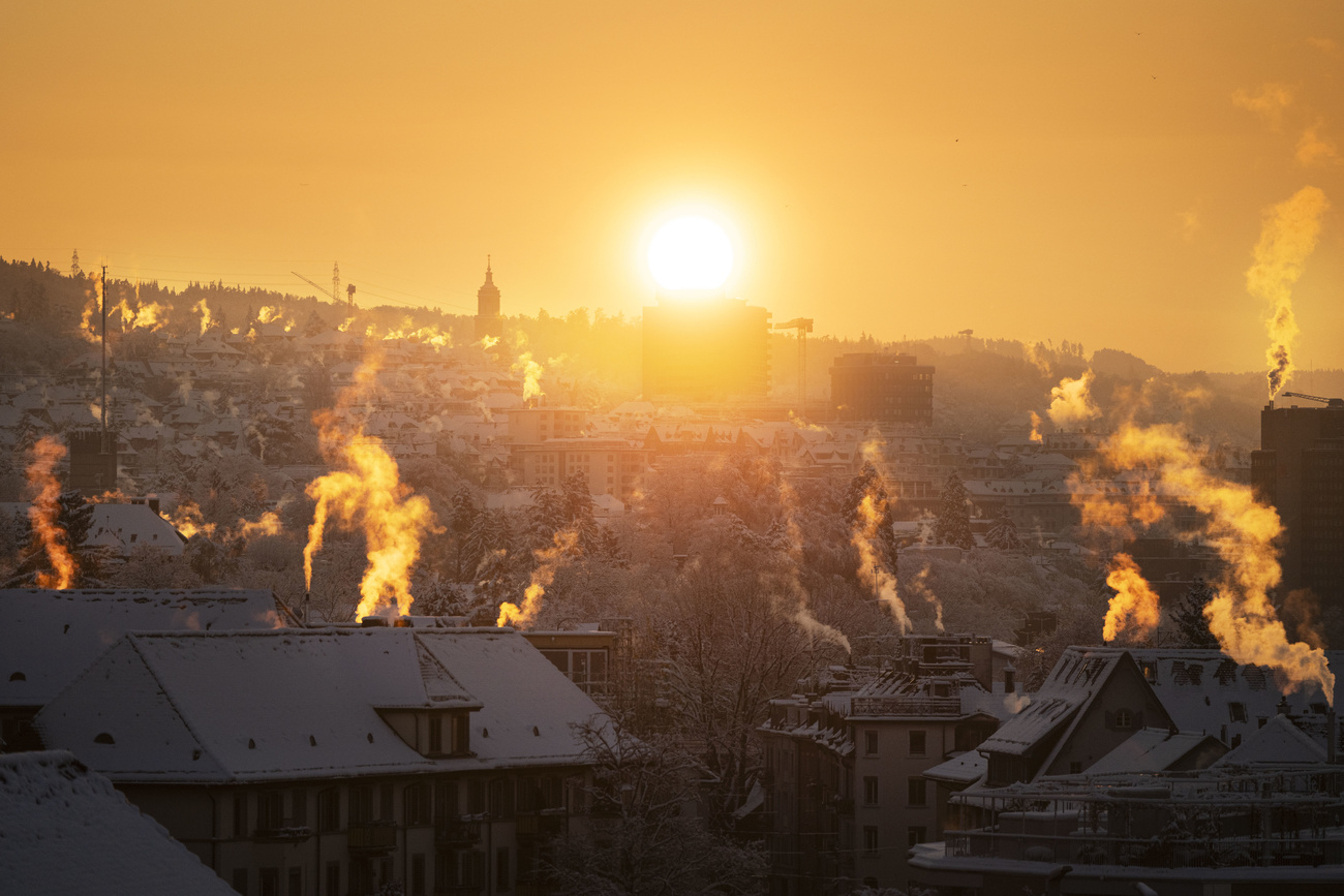 スイス連邦政府は、新しい2035年の気候目標は主に国内の気候変動対策によって達成されるとしている