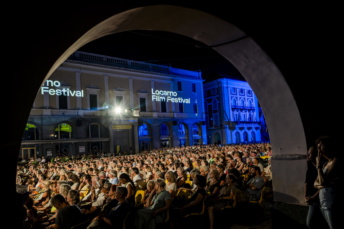 pubblico in piazza grande