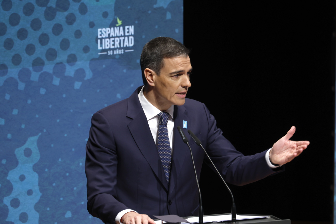 El presidente del Gobierno de España, Pedro Sánchez, pronuncia un discurso en el primer evento por el 50.º aniversario de la muerte del dictador español Francisco Franco y el inicio del proceso hacia la democracia, en Madrid.