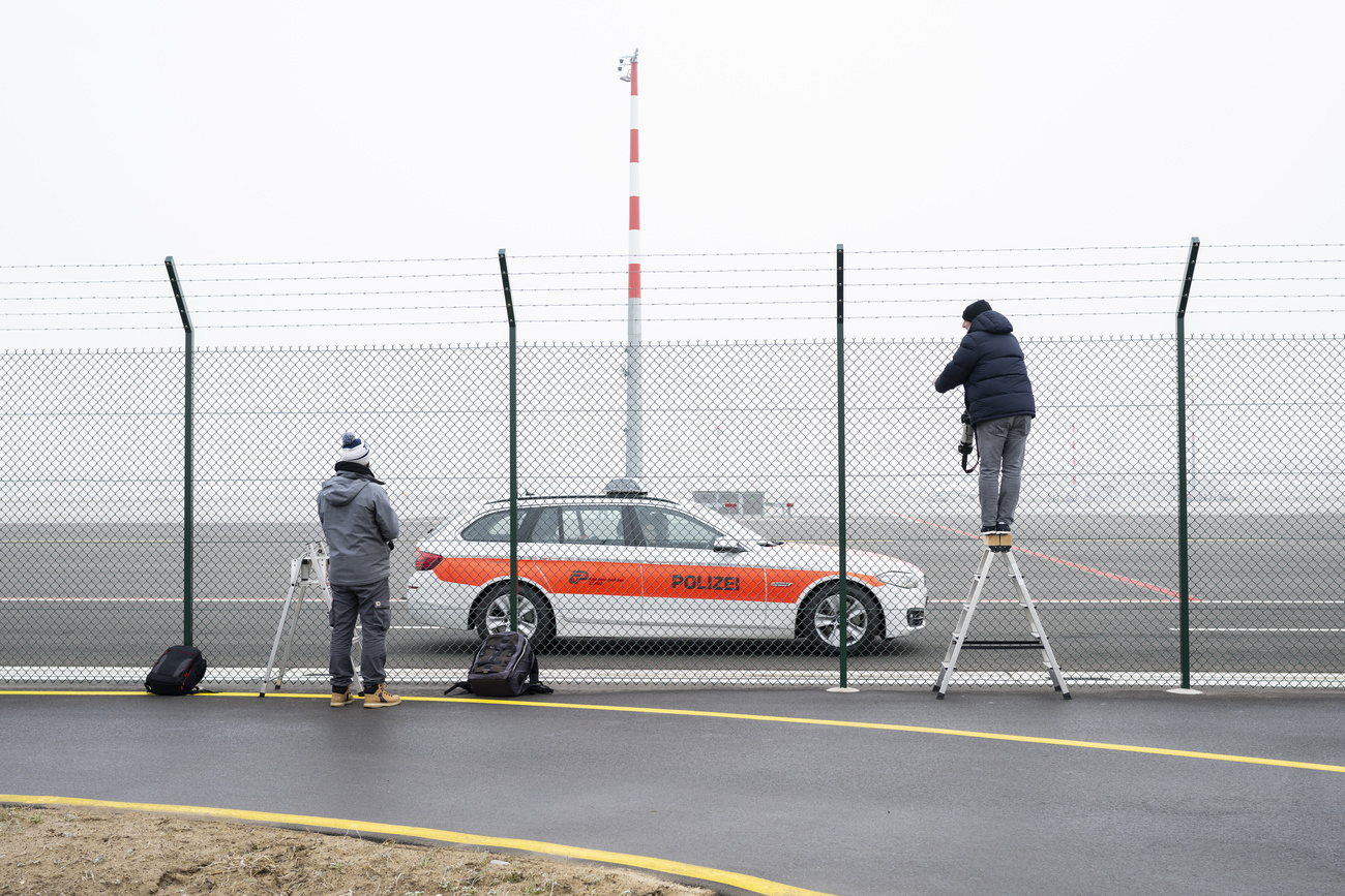 The planes landing in Zurich airport gets more interesting during WEF. Today’s picture of the day captures spotters trying to glimpse aircraft carrying high-profile attendees heading to the event.