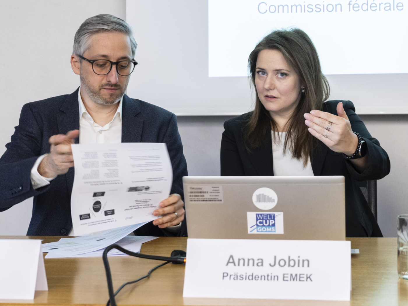 Experts advise a strategy for dealing with communication platforms