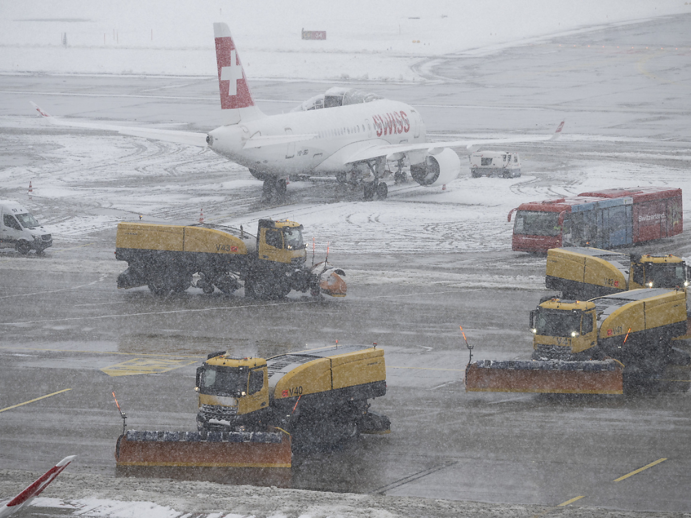 Many flights from Zurich canceled due to snow and freezing rain