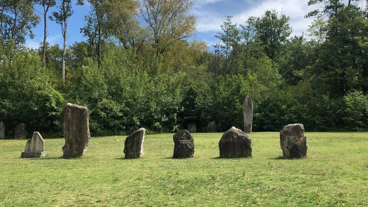 titelbild-menhire-von-clendy-