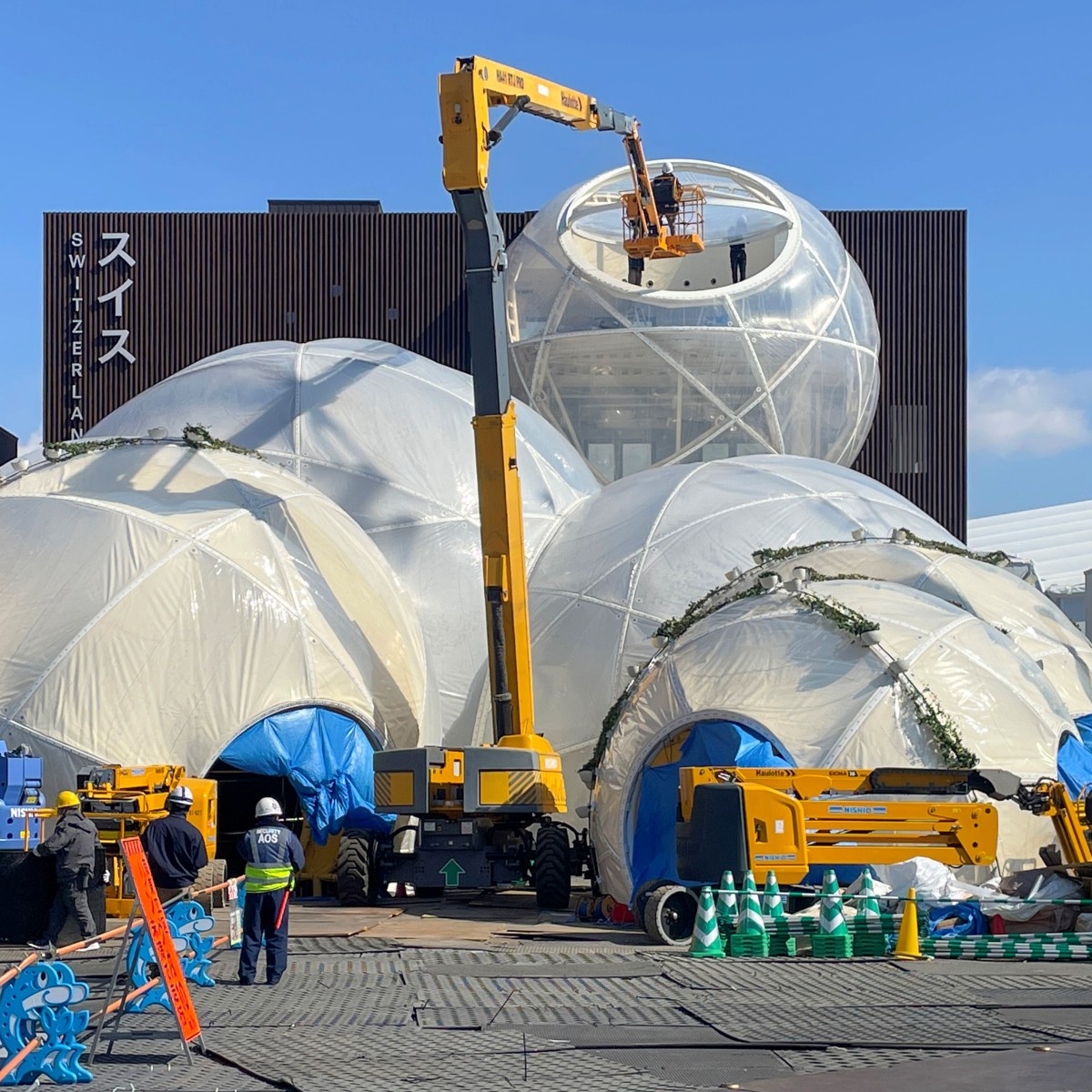 超軽量スイス館 大阪・関西万博の「成功」に向け完成間近 - SWI 