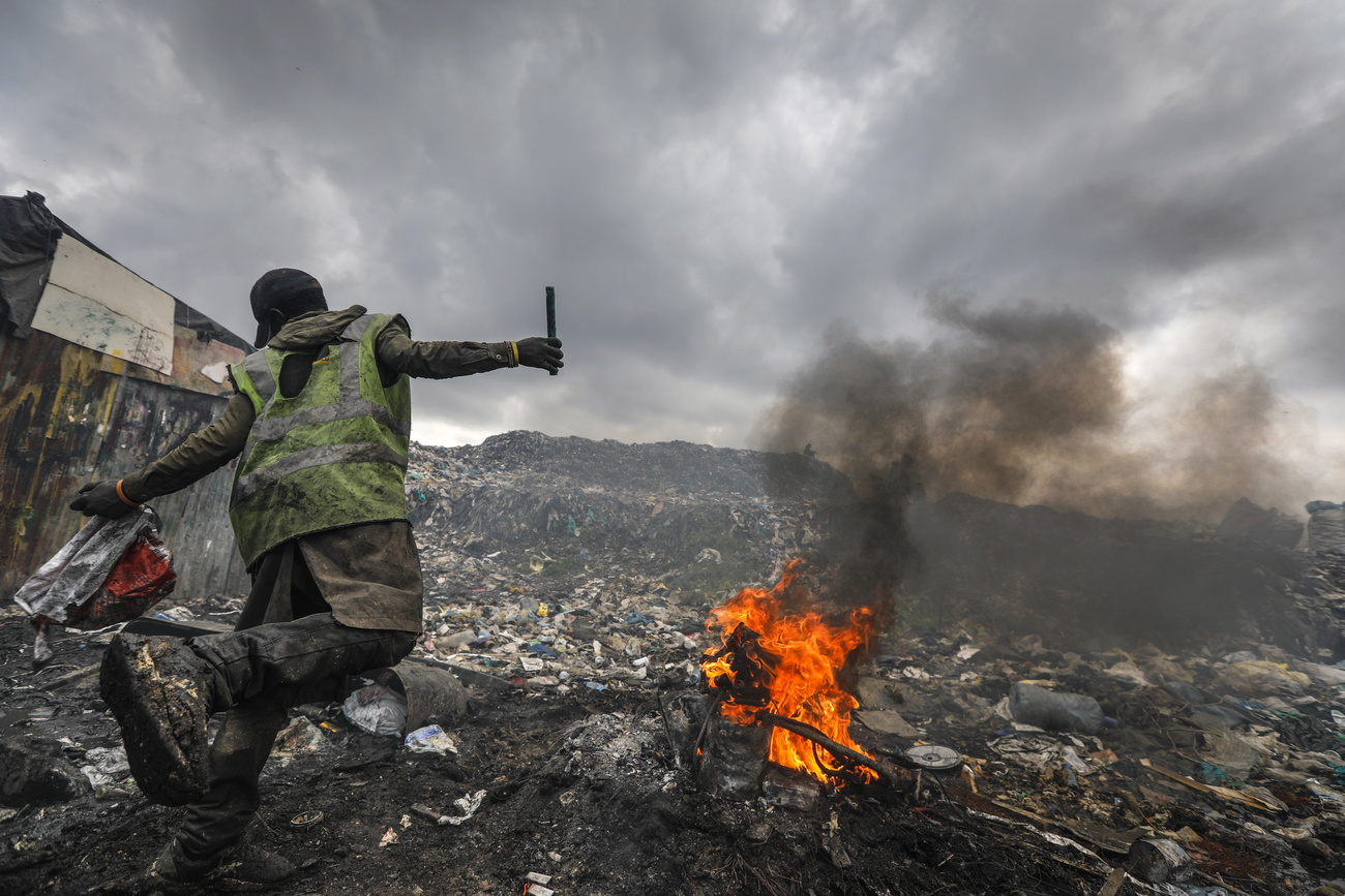 fuoco in una discarica
