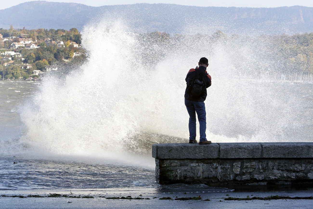 On Lake Geneva, the bise can lead to high waves.