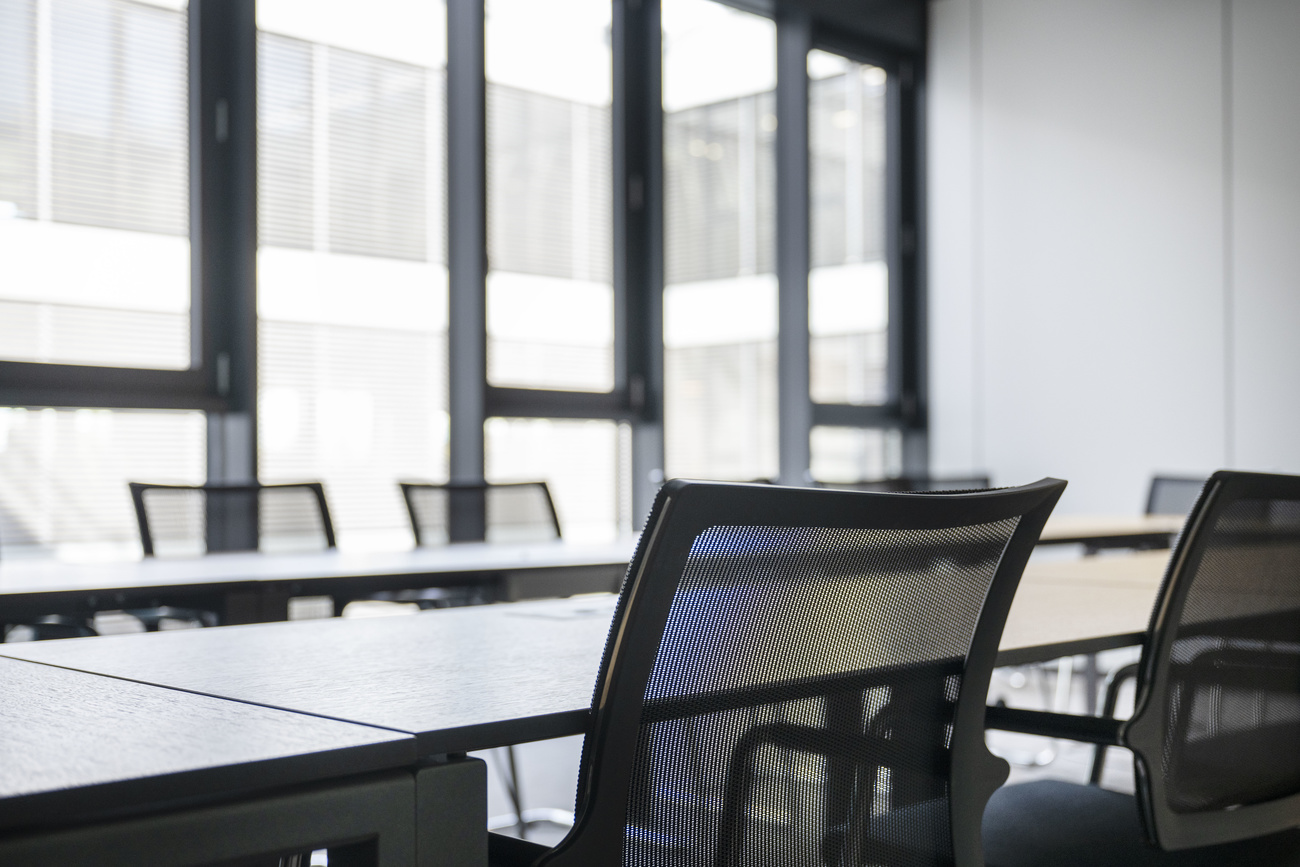 Finding an apartment is particularly difficult in cities such as Zurich, Lausanne and Geneva. At the same time, many office buildings on the outskirts of cities stand empty.