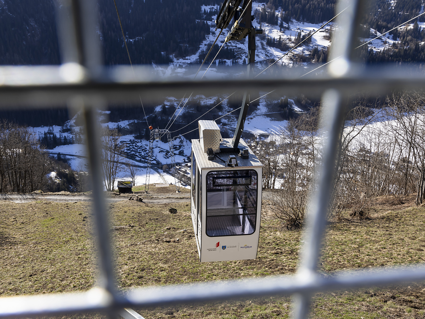 Seilbahn im Kanton Wallis ersetzt durch Sturm zerstörte Brücke
