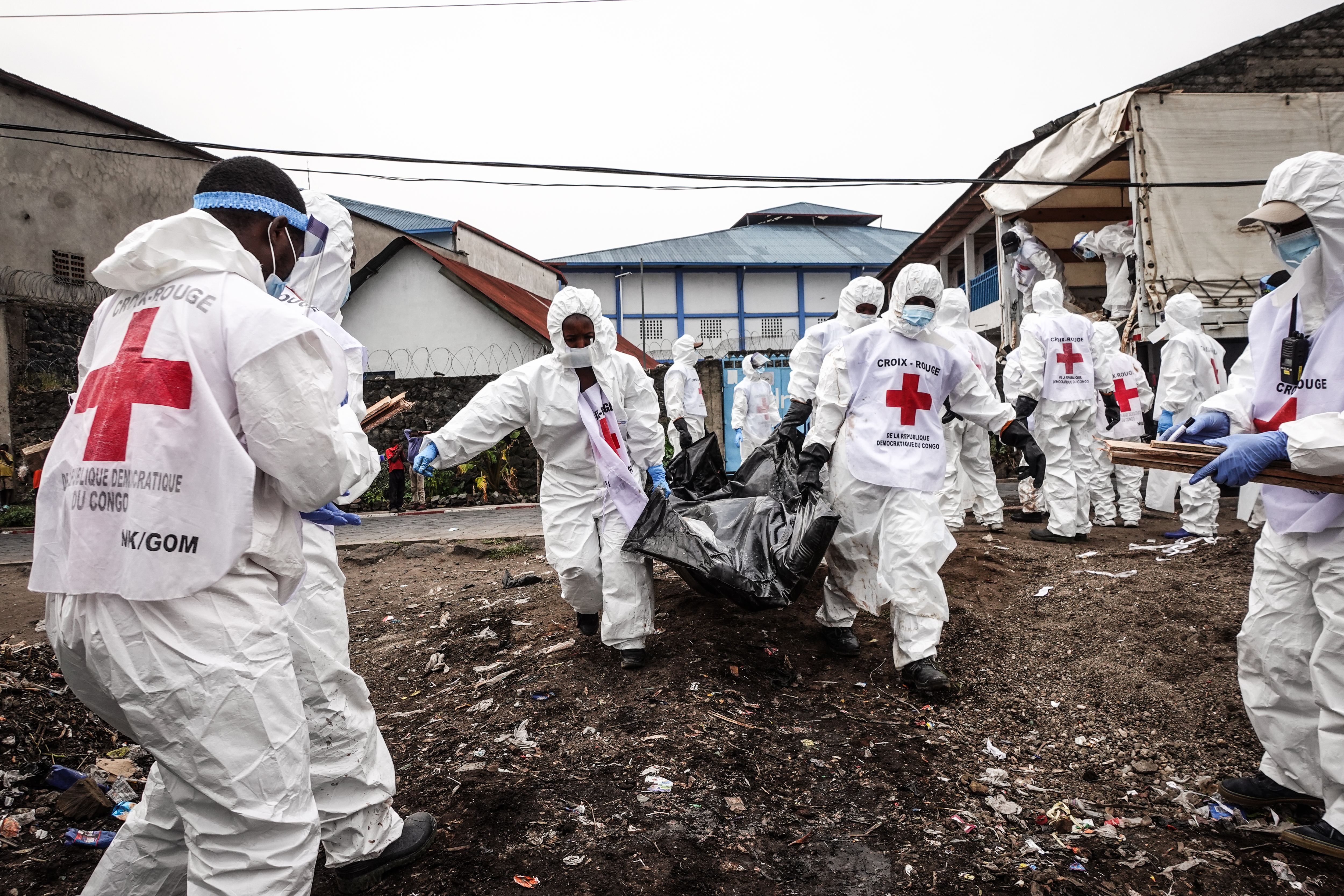 After Goma fell to the M23, the ICRC collected and buried the bodies that littered the streets.