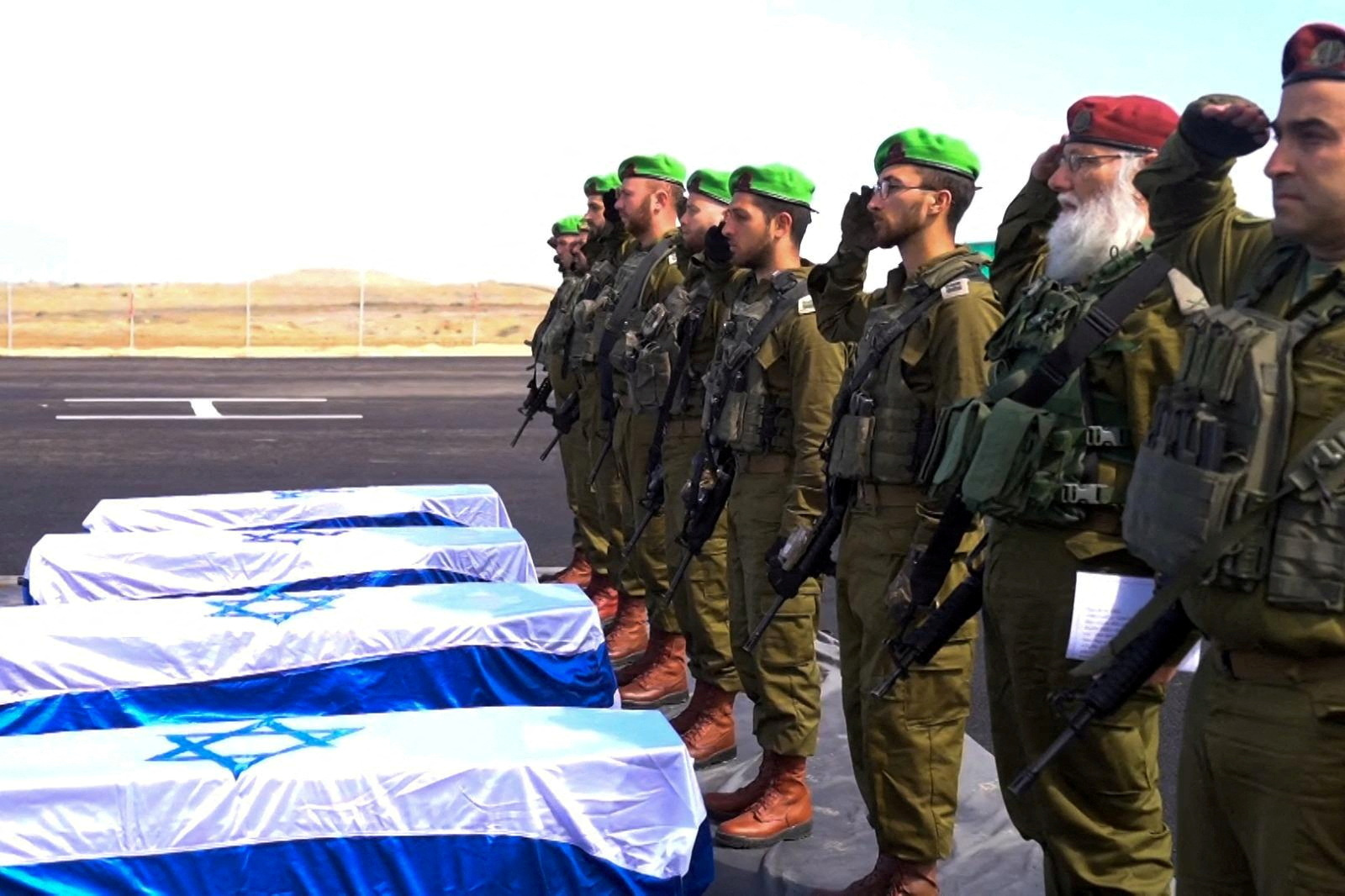 حماس تسلم جثث 4 رهائن وإسرائيل تفرج عن سجناء فلسطينيين - SWI swissinfo.ch