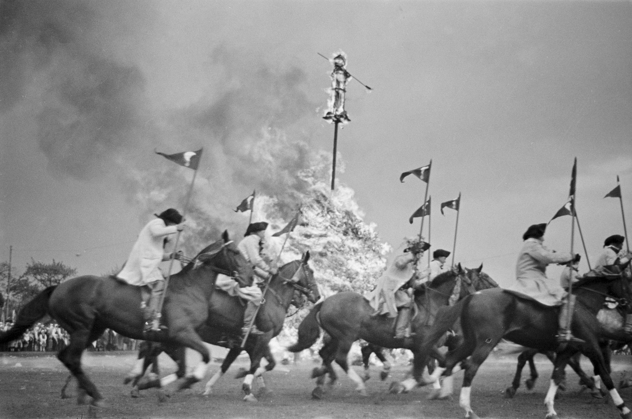 Cavalcade autour du Böogg, entre 1933 et 1936.
