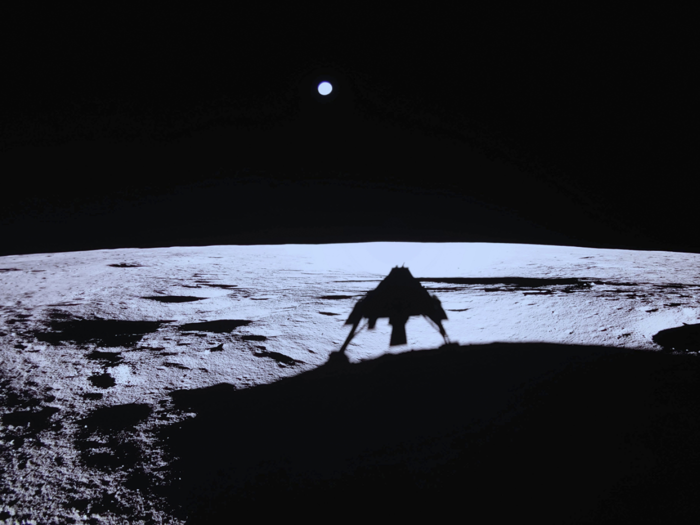 Il Lander Blue Ghost e l'Eclissi Totale di Sole: Un Evento Storico sulla Luna