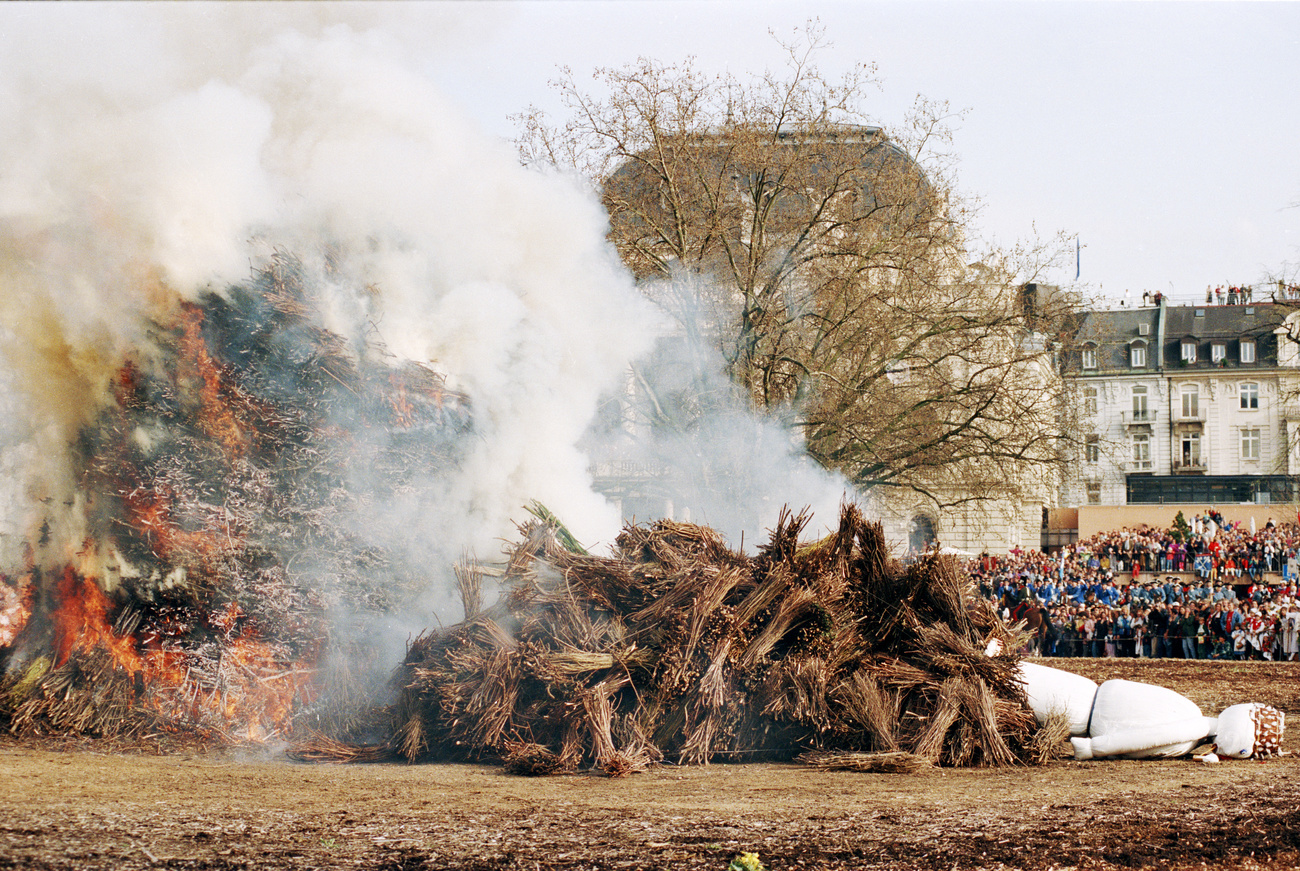 En 1993, le Böögg a fait un bond vers la liberté. Sa tête a ensuite été rejetée dans le feu.