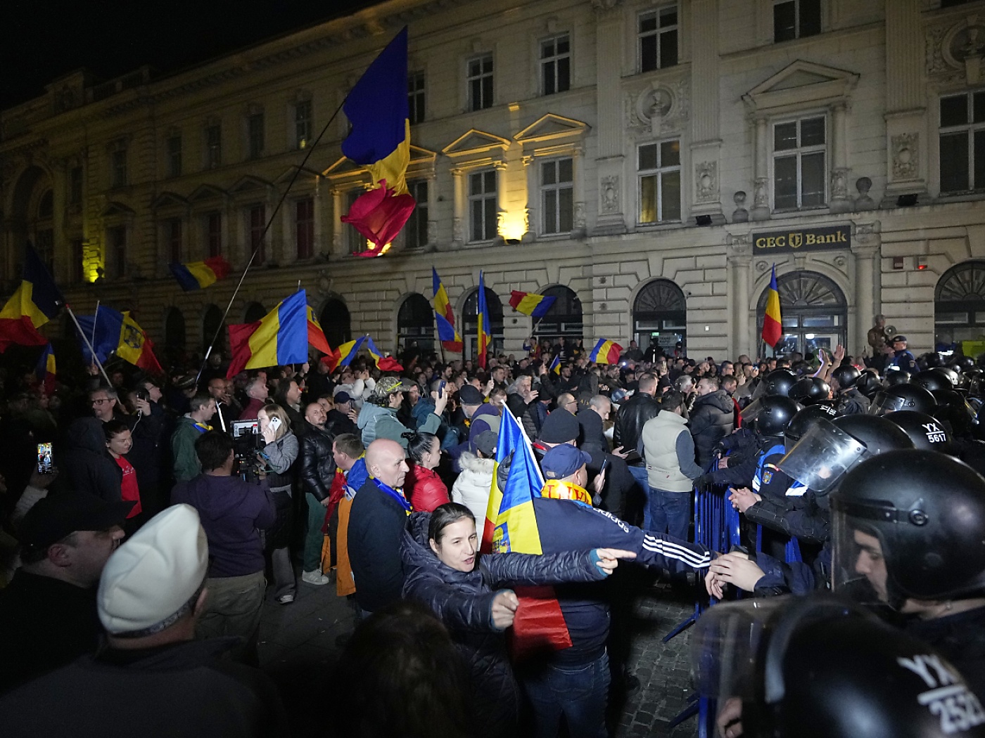 Georgescu escluso da presidenziali romene, Paese nel caos - SWI swissinfo.ch