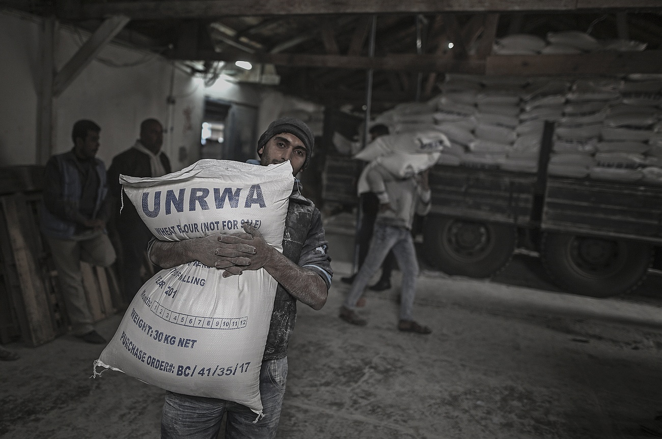 Ein Mehlsack mit Aufschrift "UNRWA"