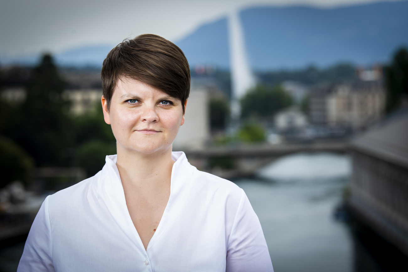 Olga Baranova blickt in die Kamera.