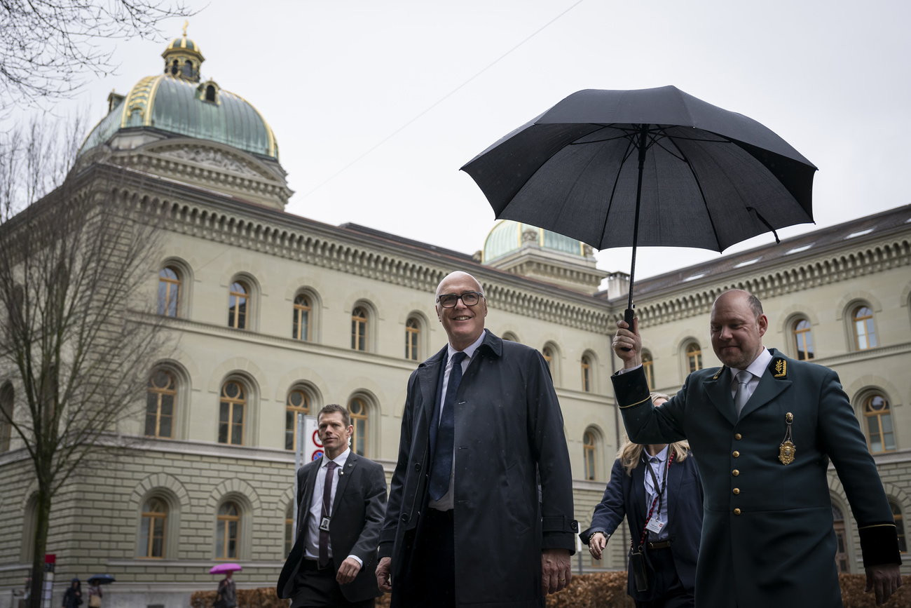 martin pfister arriva a palazzo federale