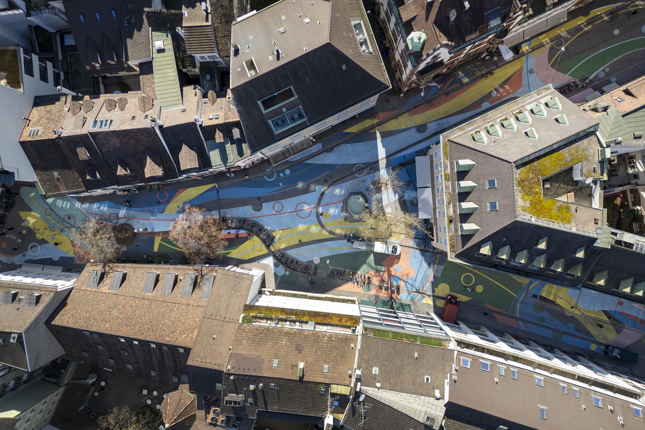 des routes peintes en couleur