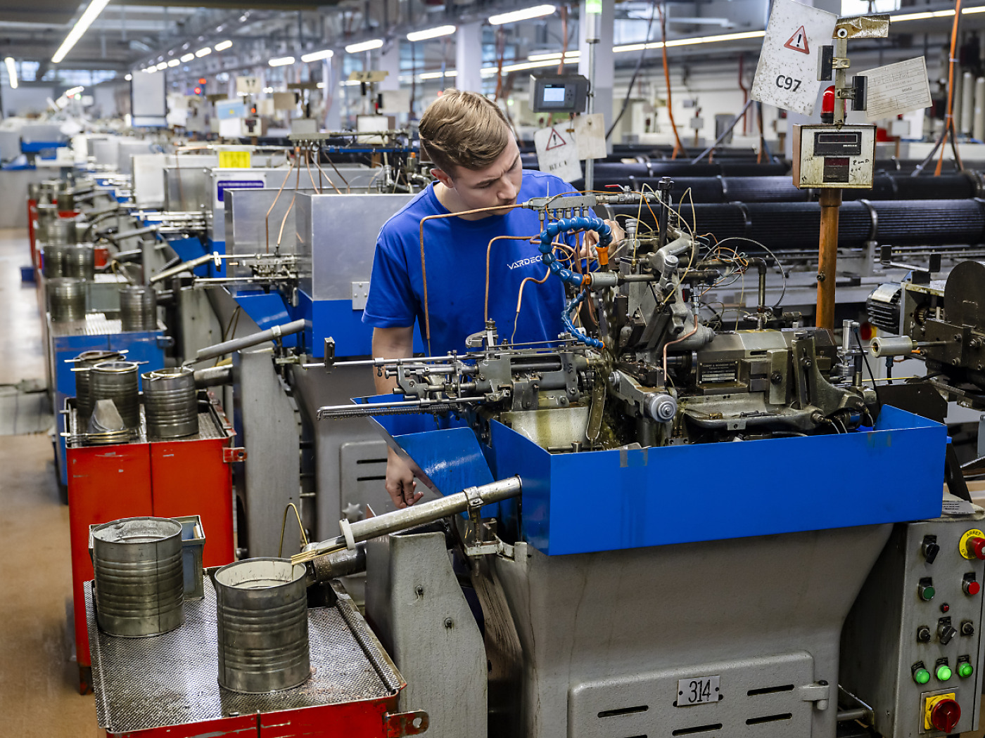 KOF economic barometer brightens surprisingly in March