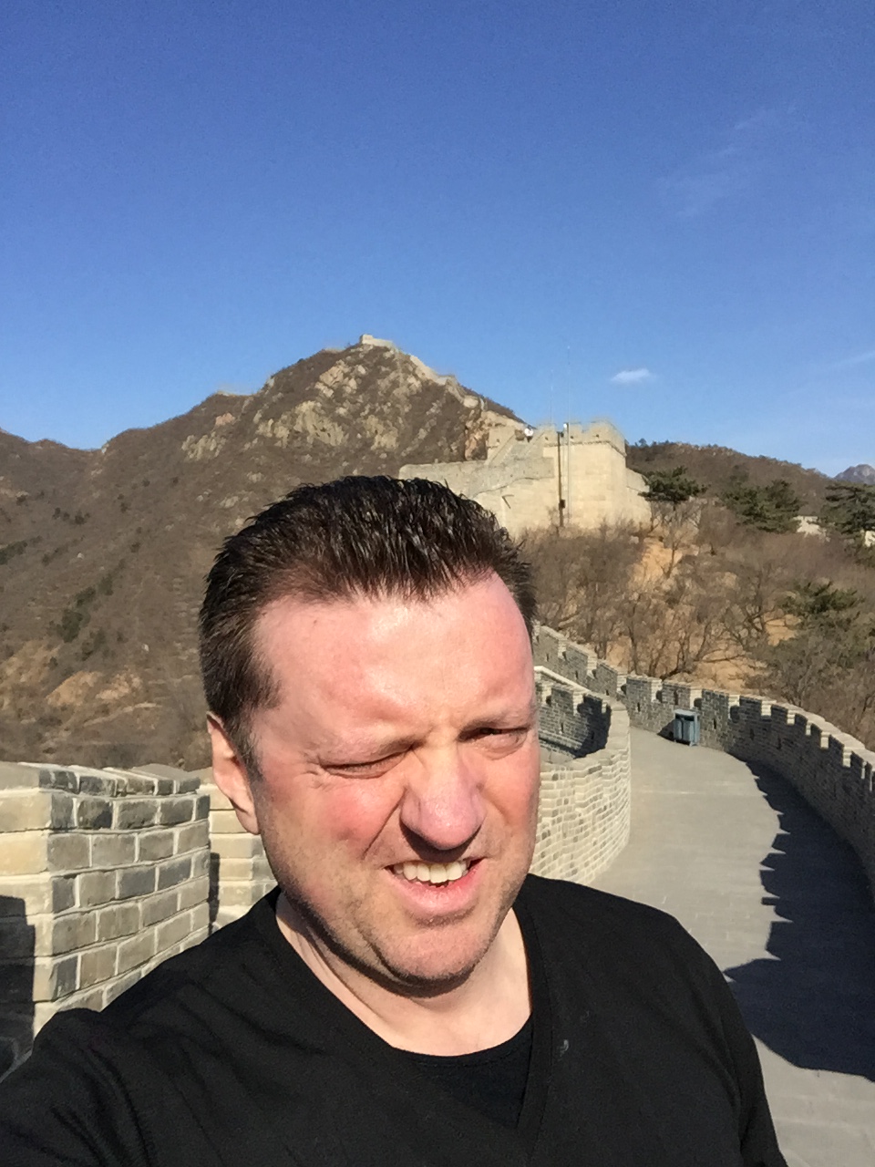 Carlo Schmed sur la Grande Muraille.