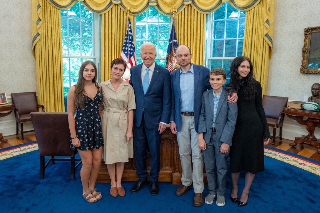 President Joe Biden poses for a photo with journalist Vladimir Kara-Murza and his family, Thursday, August 15, 2024, in the Oval Office of the White House.