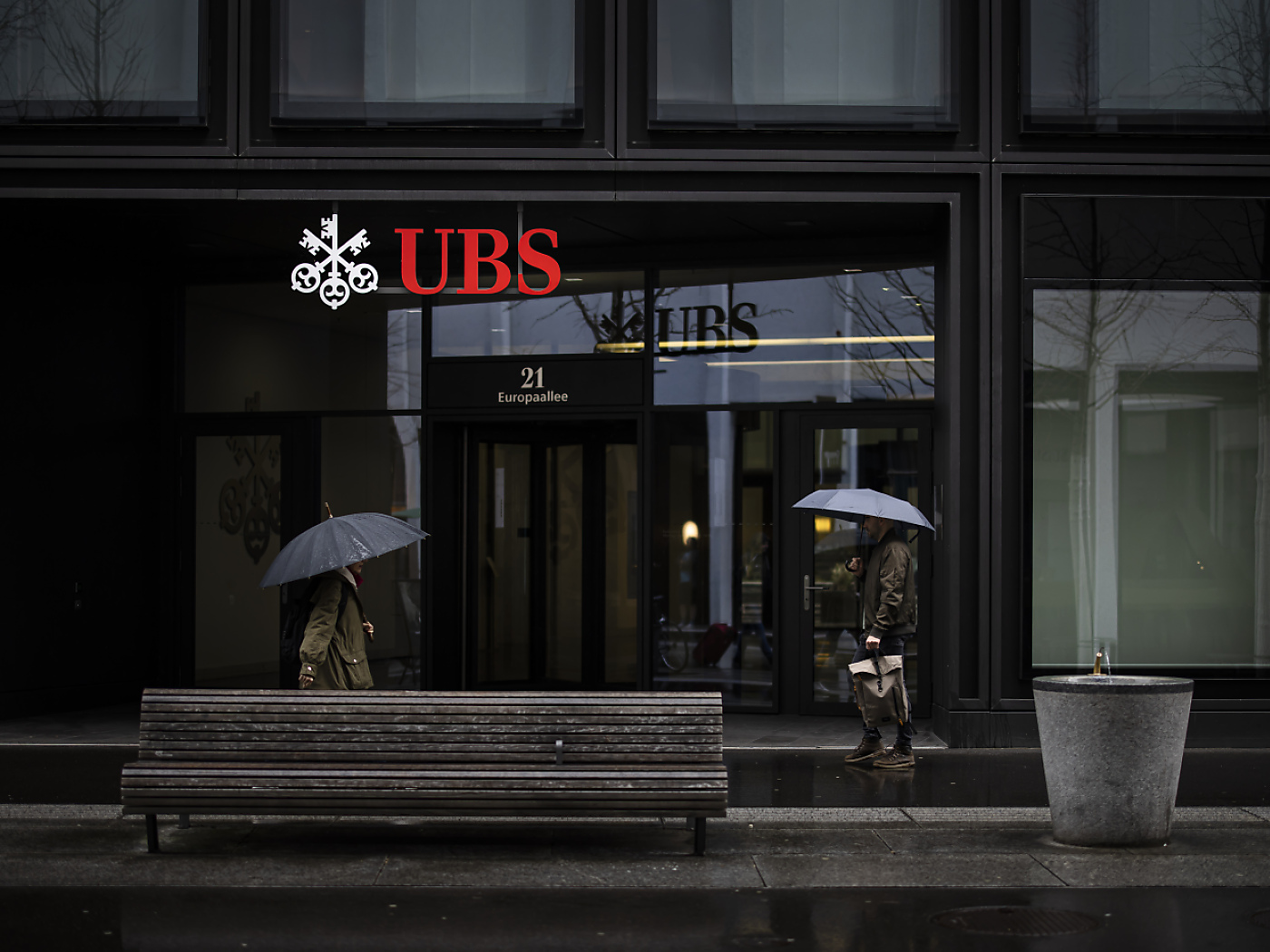 Ethos criticises UBS compensation report and share buyback