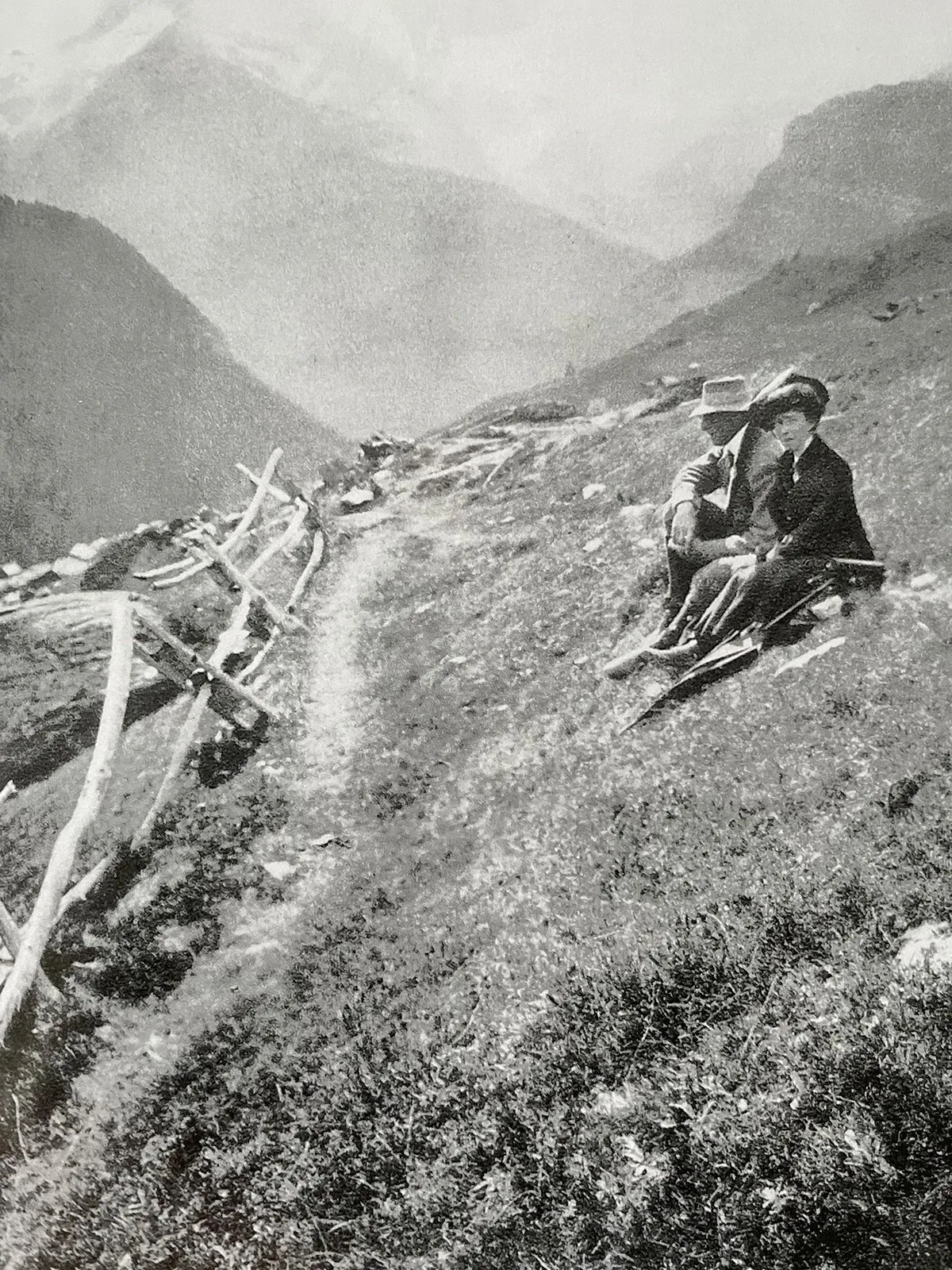 King Albert with Elisabeth at the end of August 1908 in Zermatt: on a clear day, the Matterhorn would be visible behind them.