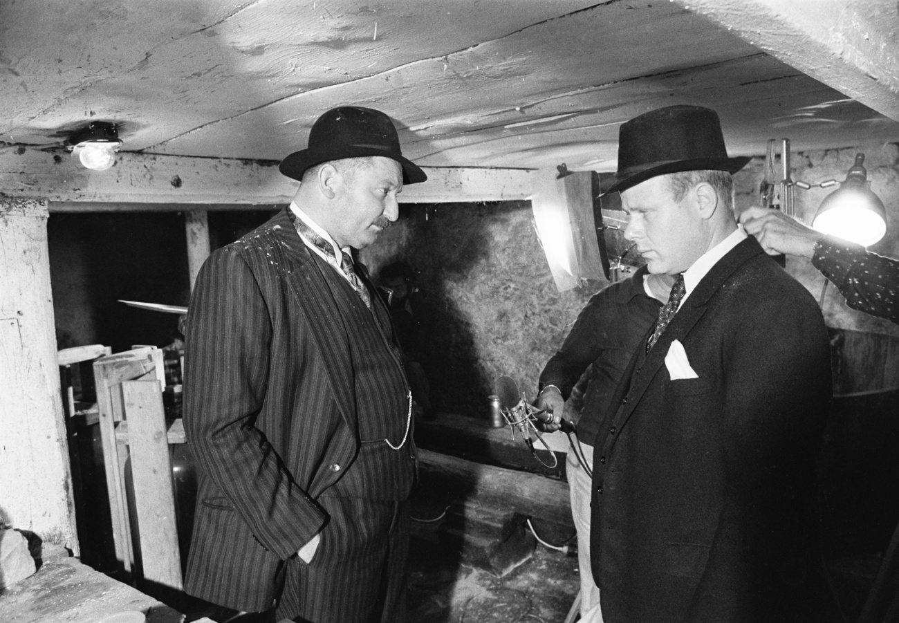 Kim Hays is not alone as an expatriate writing police novels set in Switzerland. One of her most popular predecessors was the Austrian Friedrich Glauser with his Constable Studer novels, many of them adapted to TV and film screens, like "Krock und Co." (1976).