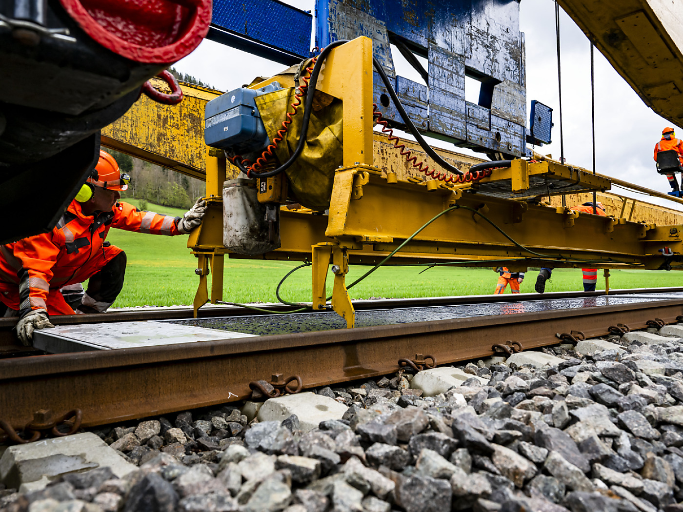 Inauguration of Switzerland's first solar power plant on rails