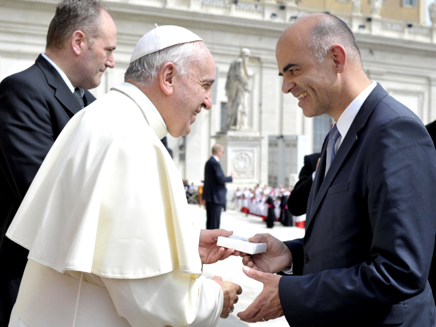 President Keller-Sutter honours the late Pope