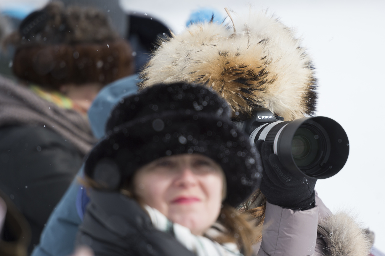Persone con cappelli di pelliccia