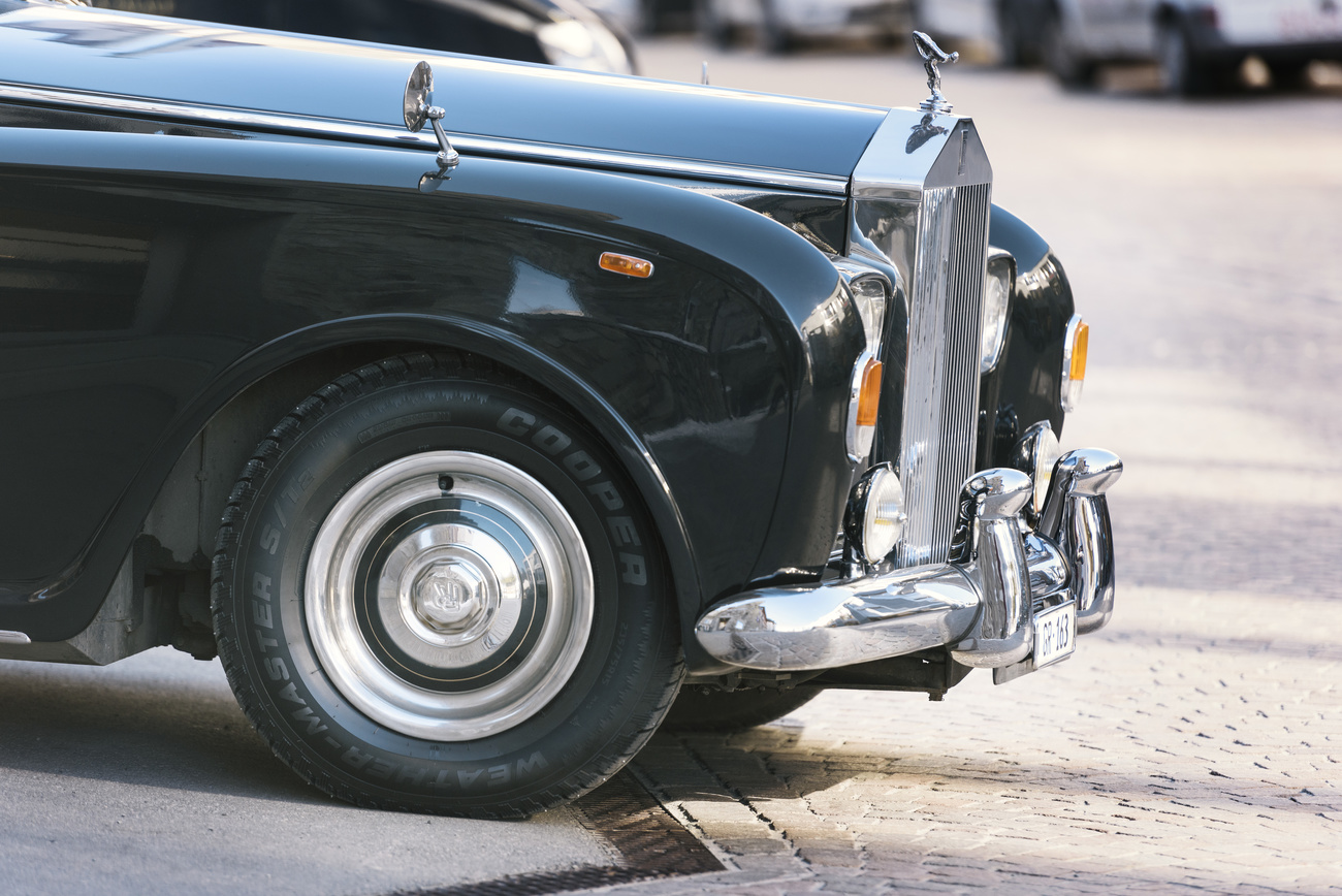 Automobile