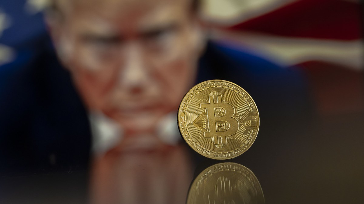 Le bitcoin continue de chuter dans la foulée des droits de douane - SWI  swissinfo.ch