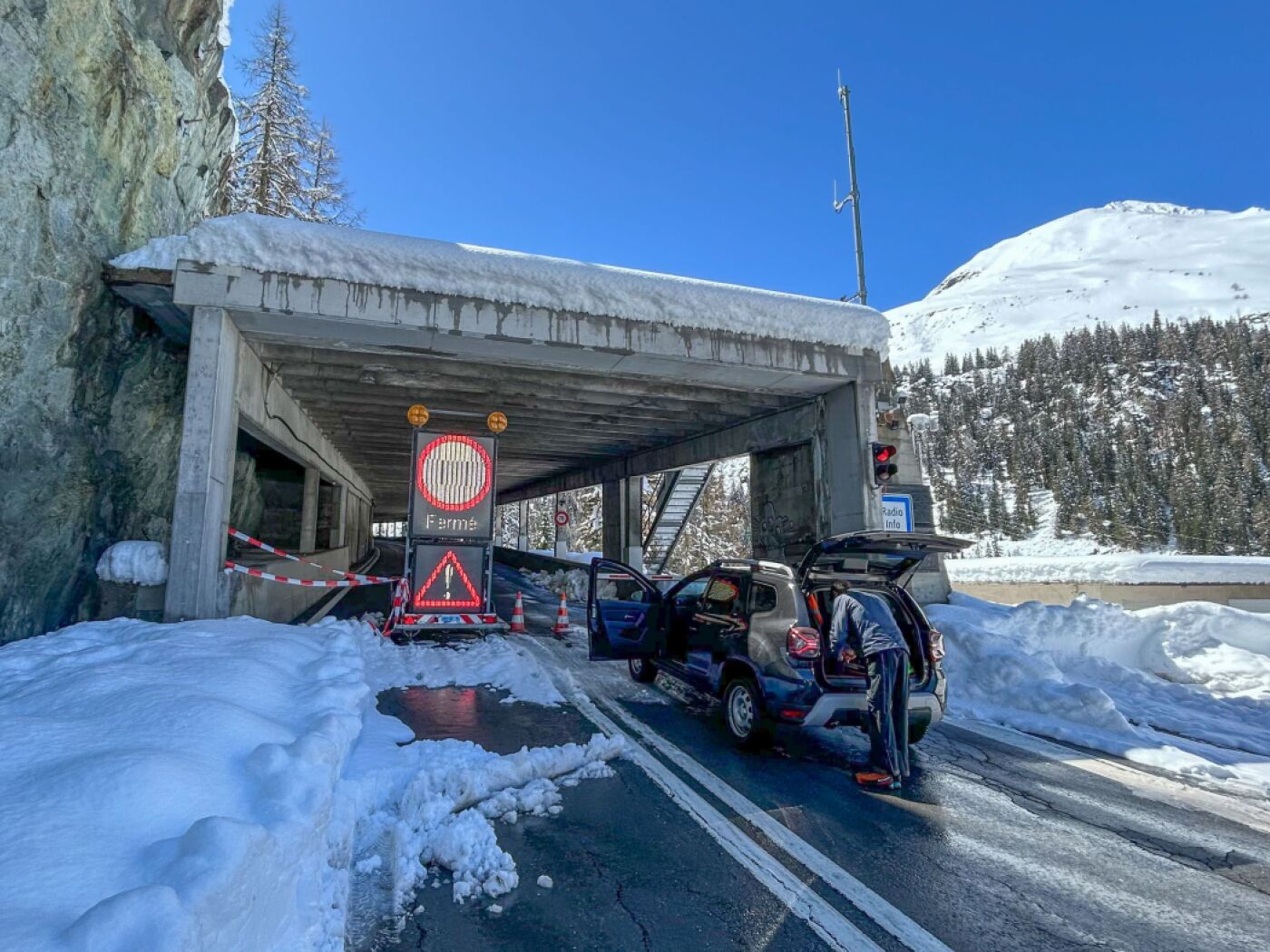 Great St Bernard route closed due to avalanche