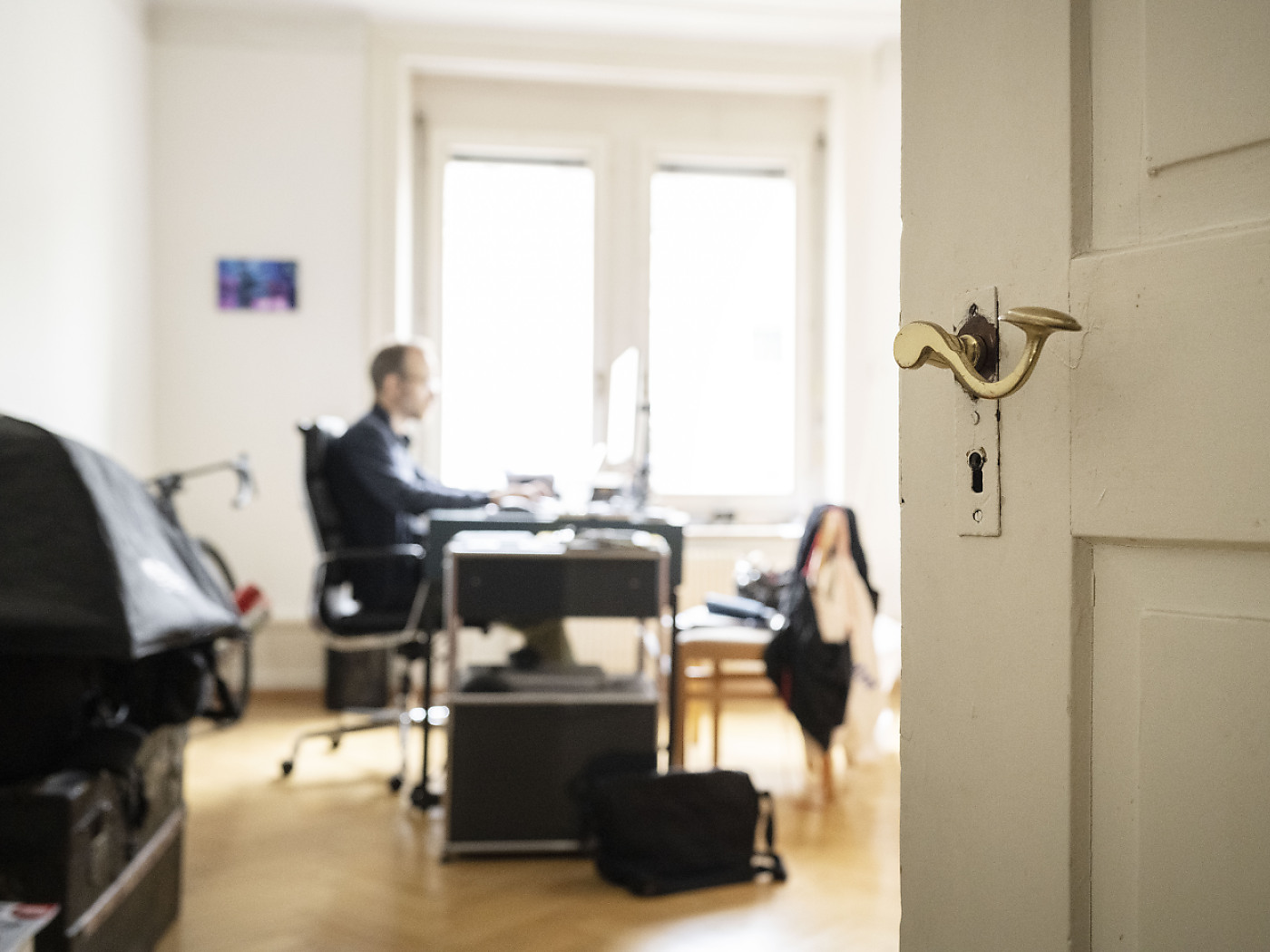 Компании в Швейцарии продолжают активно использовать возможность удалённой и гибридной работы для привлечения сотрудников.