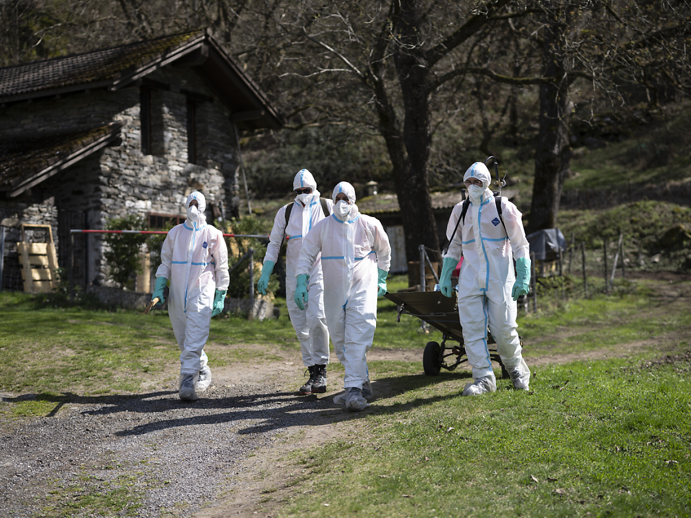 persone in tenuta protettiva