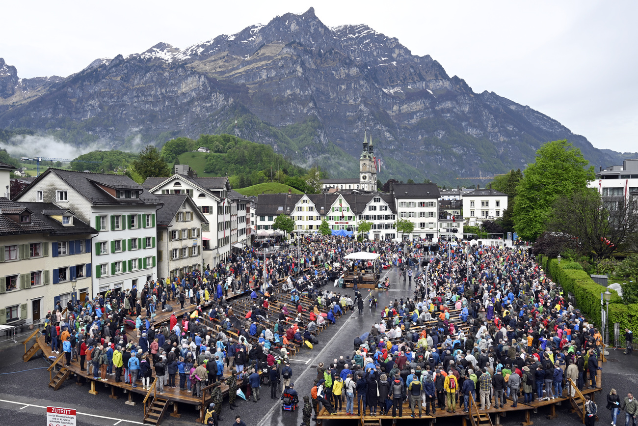 A topic for discussion: Late lunch for the Glarus cantonal assembly?