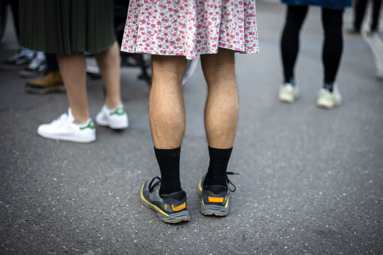 Around 40 men gathered at Stadelhofen railway station in Zurich this morning for "Rethink Masculinity Day".
