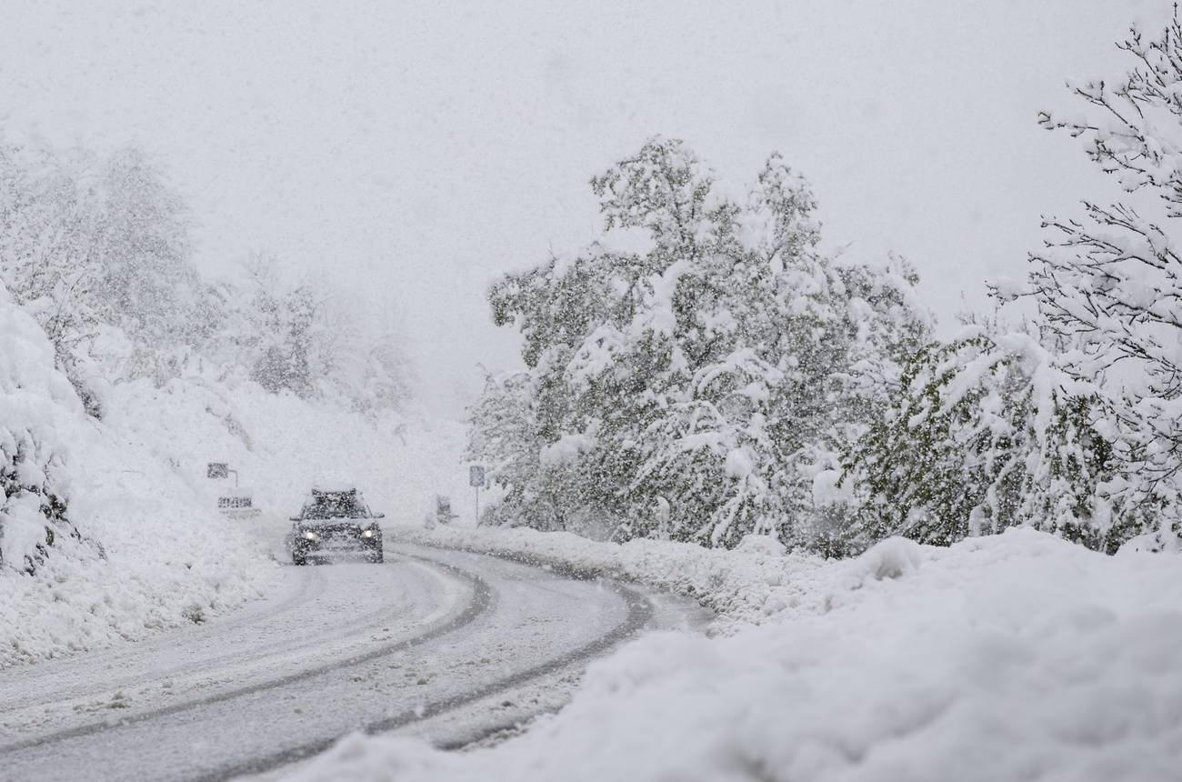 Heavy rainfall in southern Switzerland: canton Valais issues weather warning and Ticino will have a wet Easter.