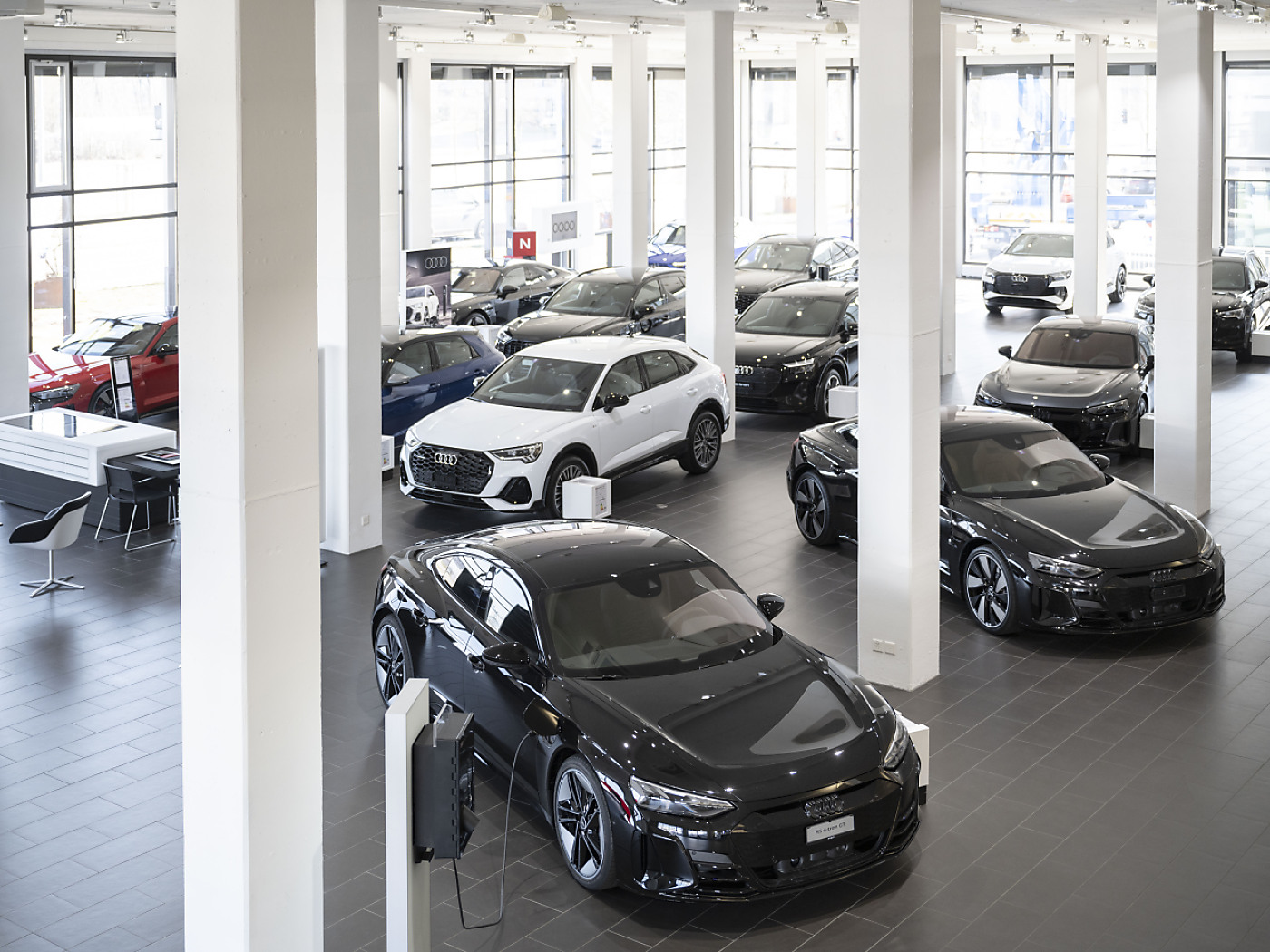 concessionaria di automobili