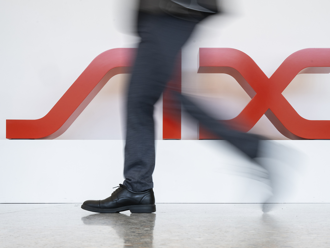 Swiss equities open clearly firmer - focus remains on customs policy