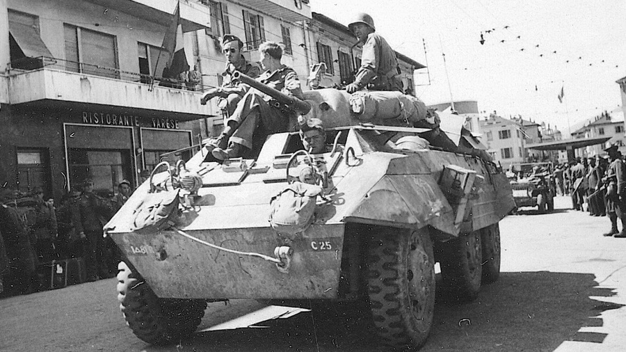 blindato con soldati