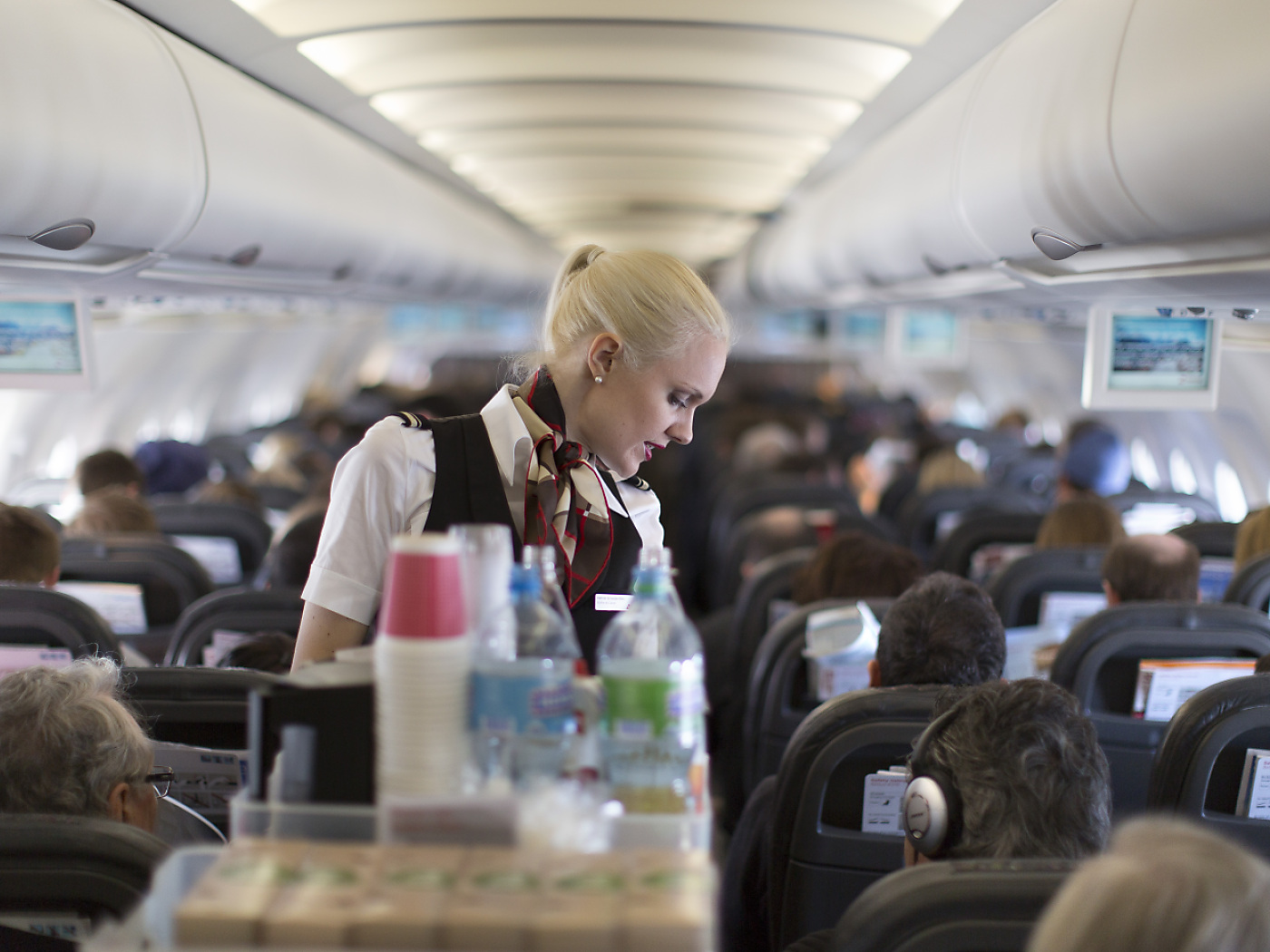 Lufthansa abolishes in-flight sales - Swiss sticks to it