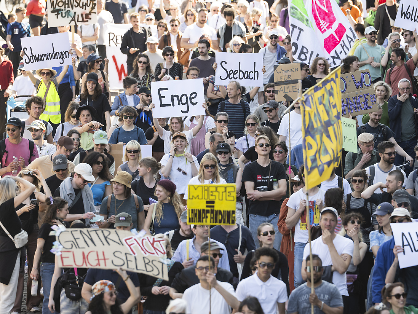 Thousands demonstrate in Zurich for affordable rents
