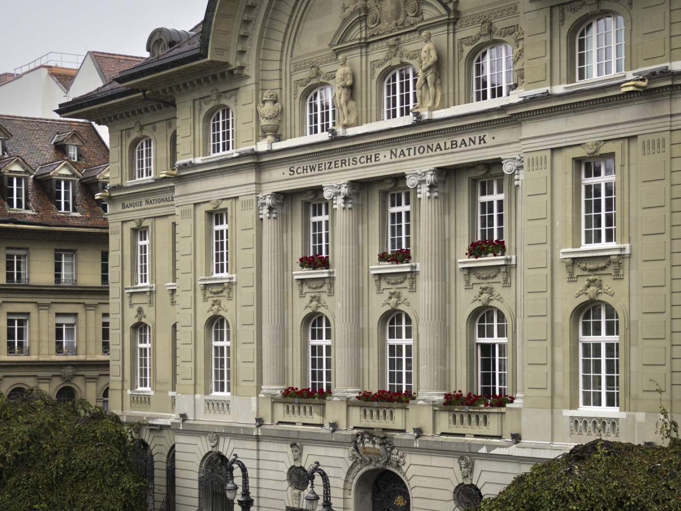 SNB profits down in 1st quarter