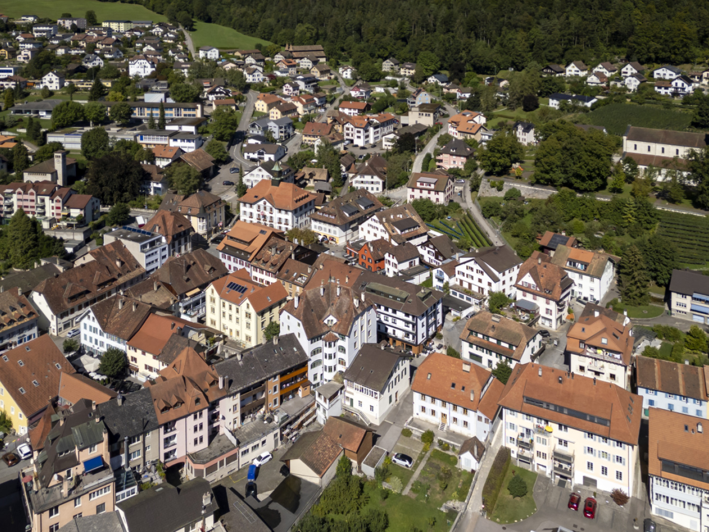 Resident population rises to almost 9.05 million people