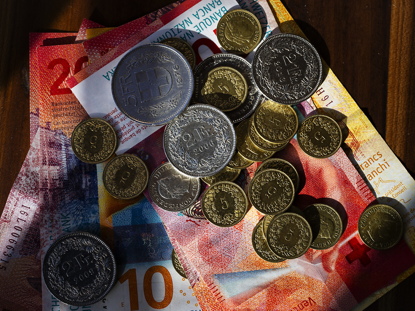 Swiss franc at all-time highs against the euro and dollar